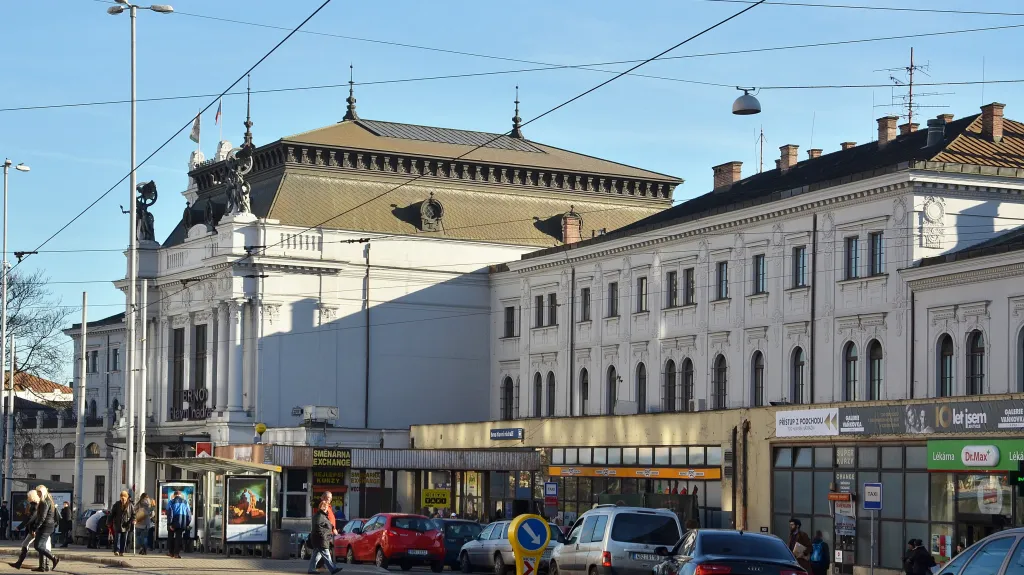 Interiér i prostor před nádražím projdou rekonstrukcí