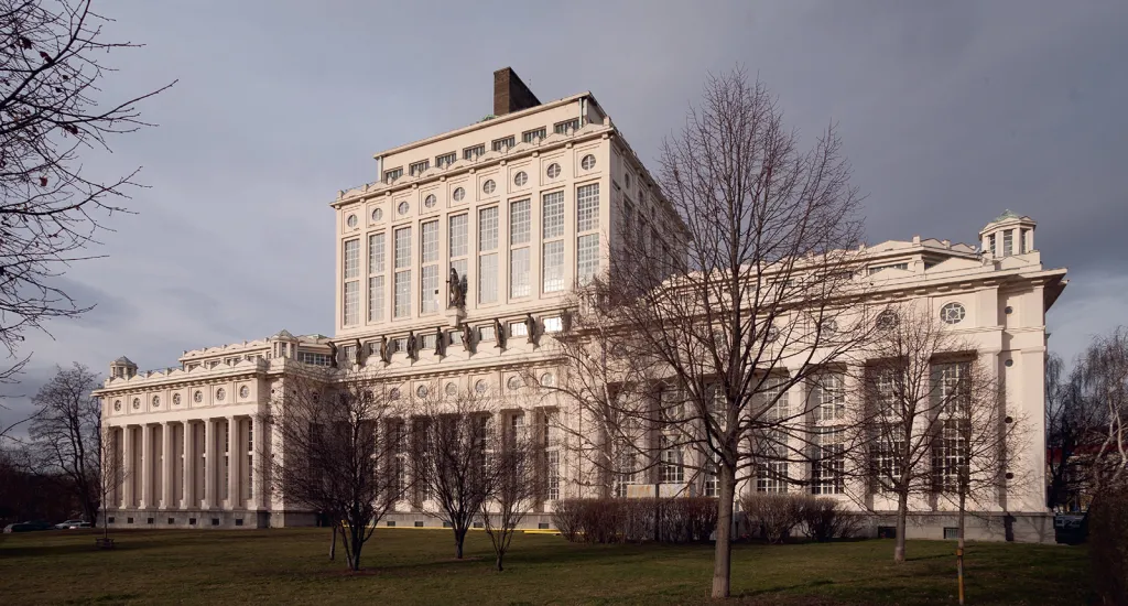 Vodárna a filtrační stanice v Praze-Podolí od Antonína Engela, 1922–1929