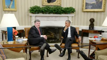 Porošenko a Obama v Oválné pracovně Bílého domu