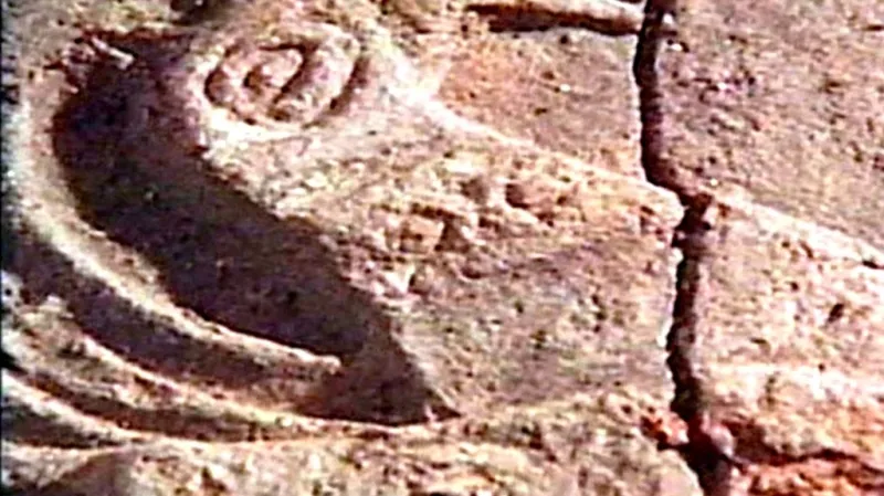 Jedinečná románská dlažba v rotundě sv. Václava