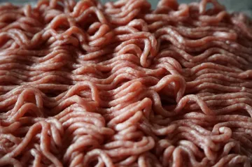 Inspekce varuje před mletým vepřovým se salmonelou, lidé ho mohou mít v mrazničce