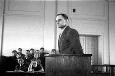 Witold Pilecki se nechal zavřít do Osvětimi, aby informoval o zvěrstvech nacistů. Nakonec se stal obětí komunistů