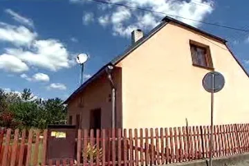 Reportéři ČT: Koupili dům a opravili ho. Teď zjistili, že není jejich