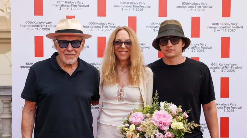 Harvey Keitel s manželkou Daphnou Kastner Keitelovou a synem Romanem Julianem
