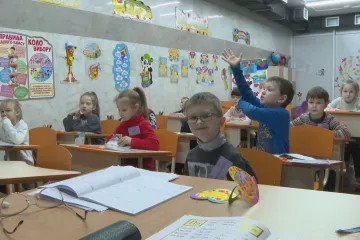 Polsko zavedlo ukrajinským žákům povinnou docházku