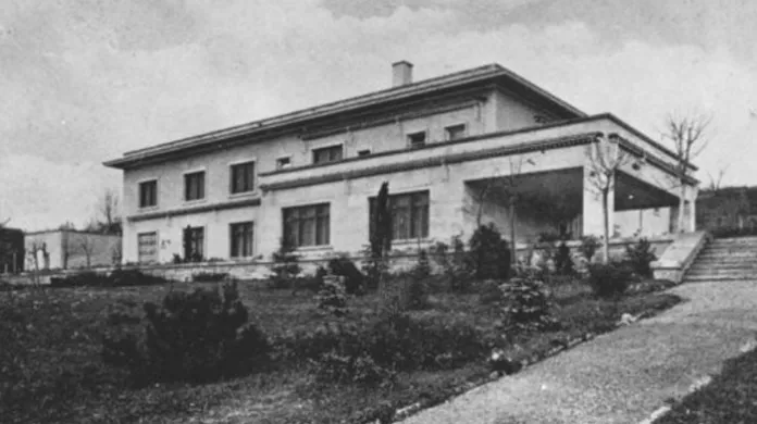 Vila Stiassni na historické fotografii
