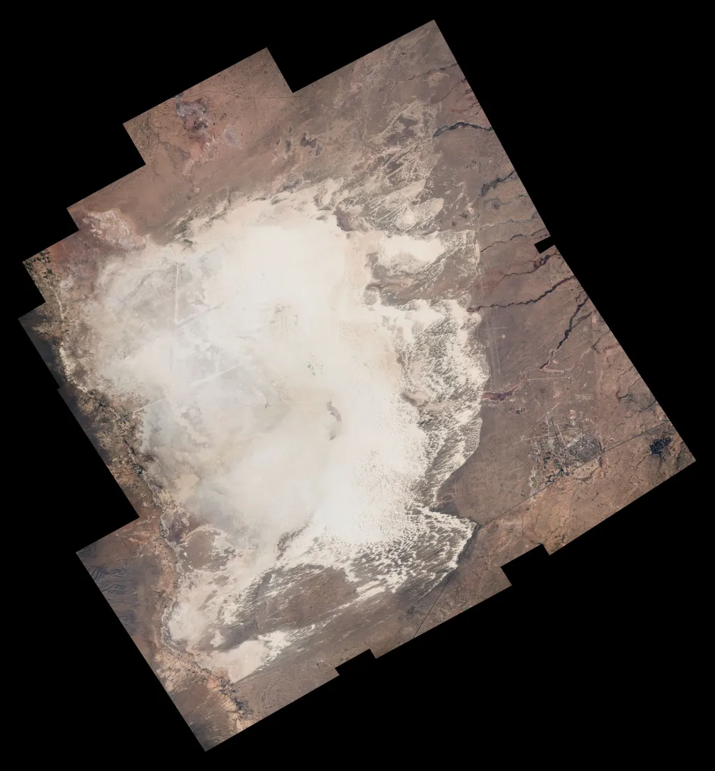 Výřez snímku z rezervace White Sands v Novém Mexiku zaznamenal během expedice Jeff Williams z NASA z vyhlídkového místa na palubě Mezinárodní vesmírné stanice ISS.