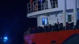Další loď s uprchlíky zachraňovala italská pobřežní stráž