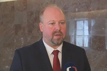 Vláda chce místo zrušení paragraf o neoprávněné činnosti pro cizí moc zpřesnit