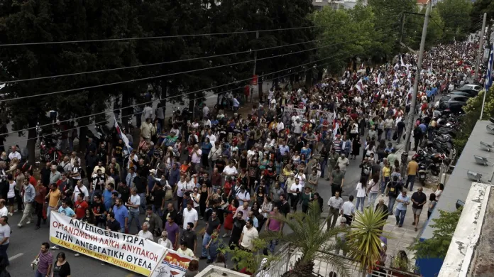 Řecká demonstrace kvůli ukončení vysílání veřejnoprávní televize