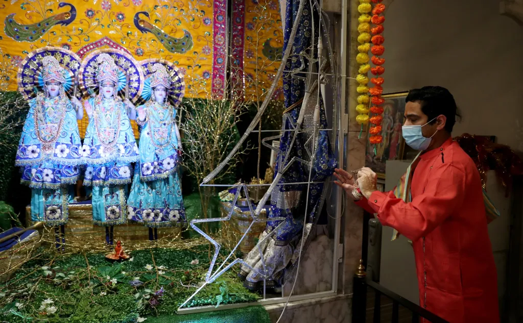Hinduisté oslavili po celém světě svátek Díválí