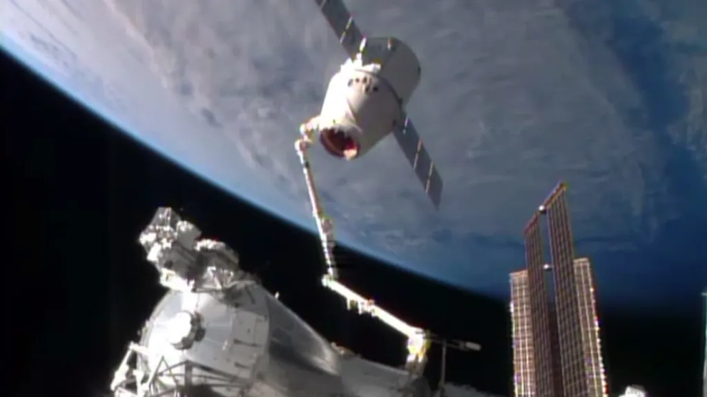 Odpojení SpaceX Dragon od ISS