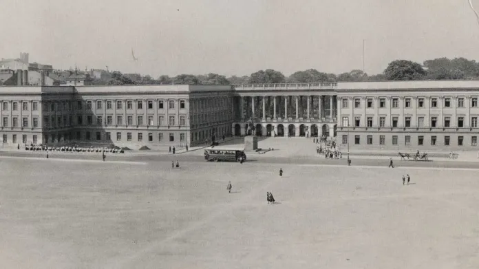 Saský palác na historickém záběru