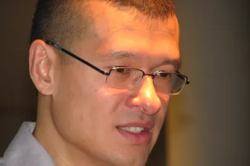 Někdo haraší na střeše