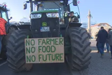 Dopravu v centru Berlína zablokovaly traktory. Němečtí zemědělci protestují proti vládní politice