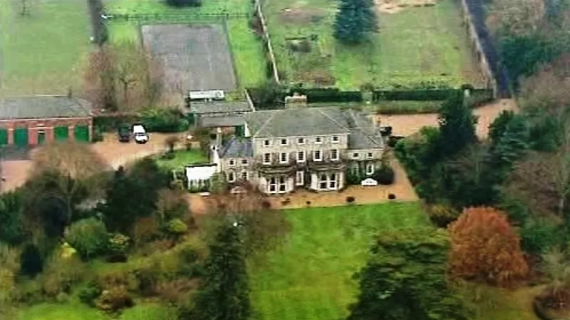 Usedlost, kde bude Assange čekat na rozhodnutí soudu o vydání do Švédska