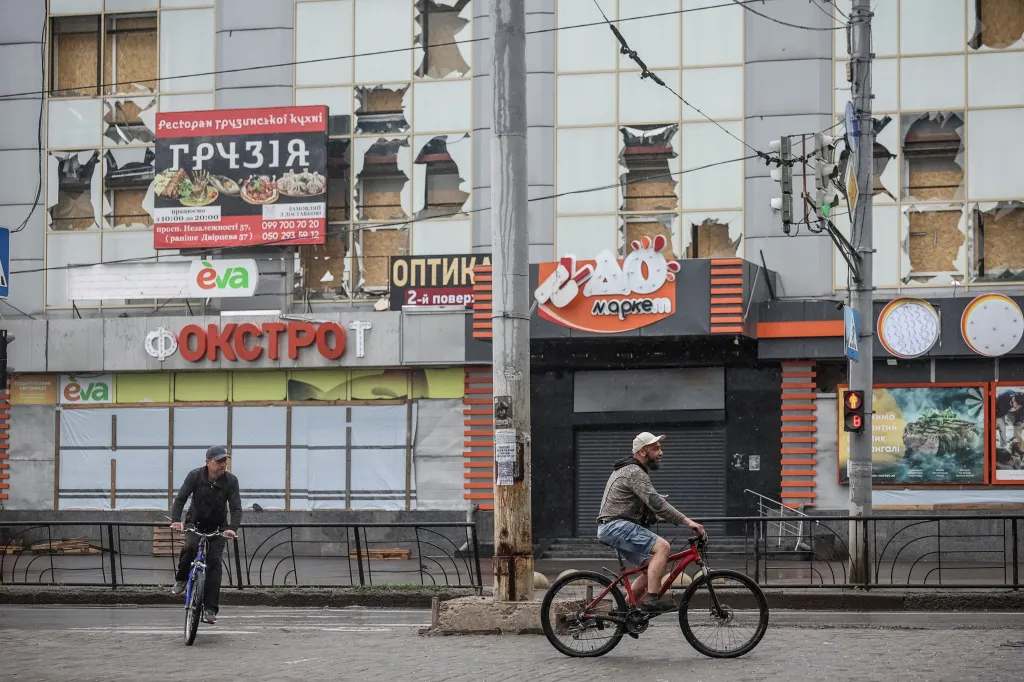 Obchodní centrum zasažené během útoku z 27. 5. 2026