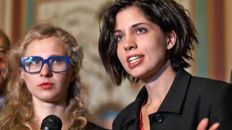 Marija Aljochinová a Naděžda Tolokonnikovová z punkové skupiny Pussy Riot
