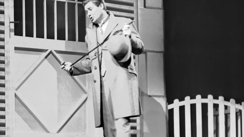 Milan Chladil v muzikálu My Fair Lady (Hudební divadlo Karlín, 1964)