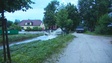 Škody po bouřkách v jihočeských Slavonicích