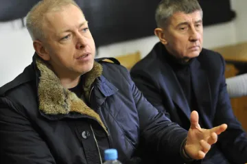 Ministři i kancléř Mynář u výslechu. Pozvala je komise k reorganizaci policie