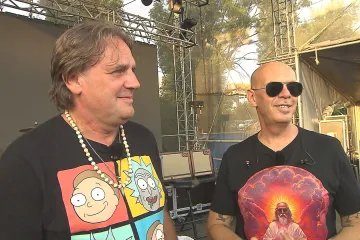 Není to tak, že bychom najednou začali ke stáru sprosťačit, říkají J.A.R.