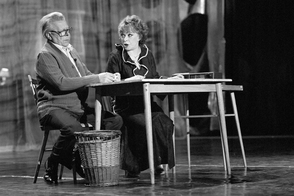 Televarieté (1971–1997). Zábavní program moderovali Jiřina Bohdalová a Vladimír Dvořák téměř třicet let. Diváky bavili i svými scénkami
