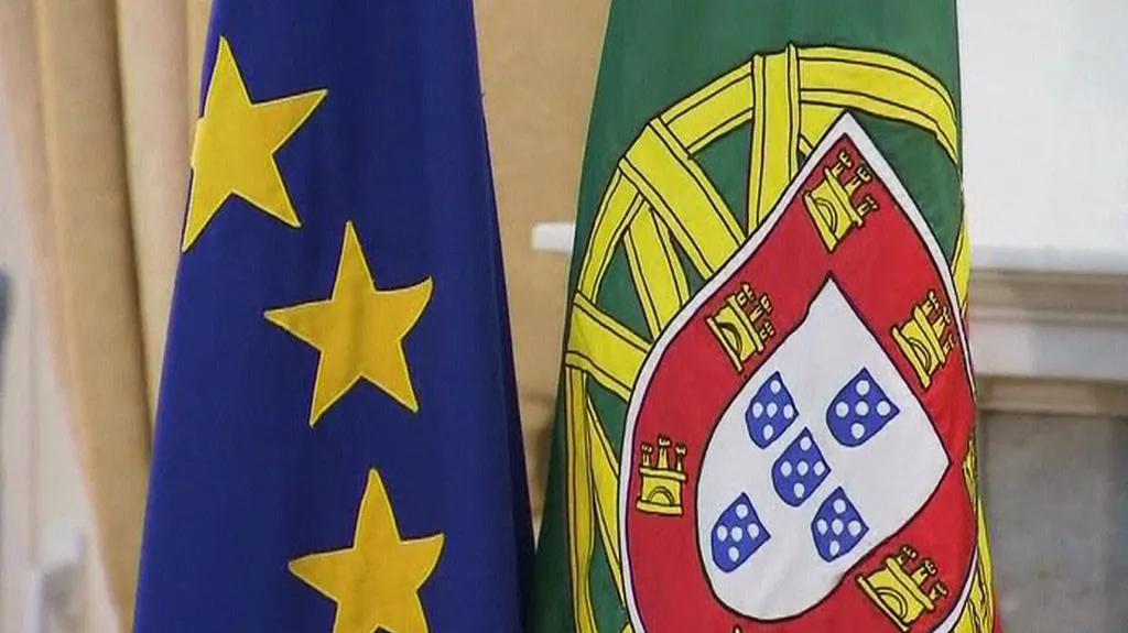 Vlajky EU a Portugalska