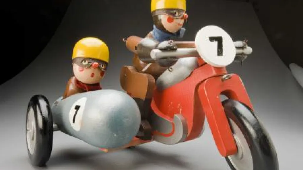 Motocyklista od výtvarníka Víta Gruse