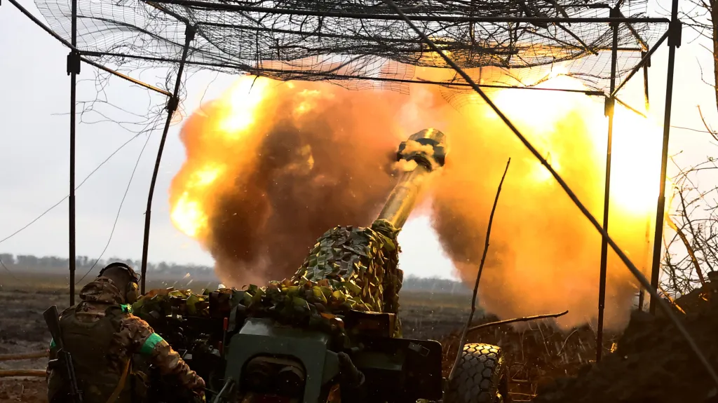 Ukrajinské dělostřelectvo u Bachmutu