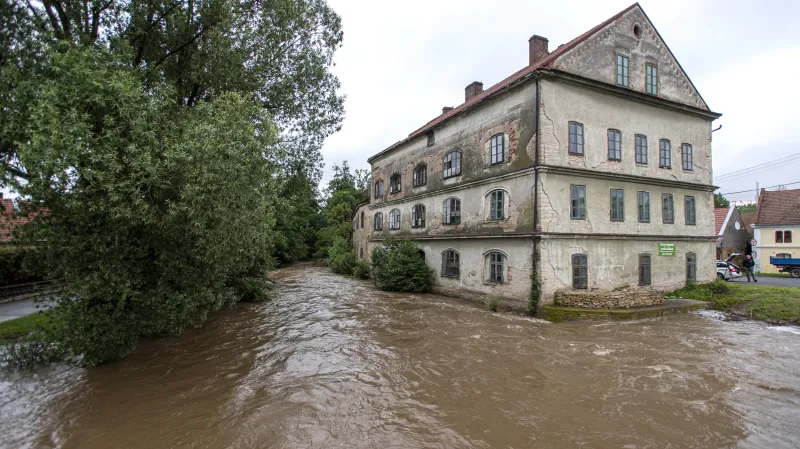 Rozvodněná Novohradka v Luži
