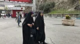 Některé Íránky vyrazily do hor v čádorech