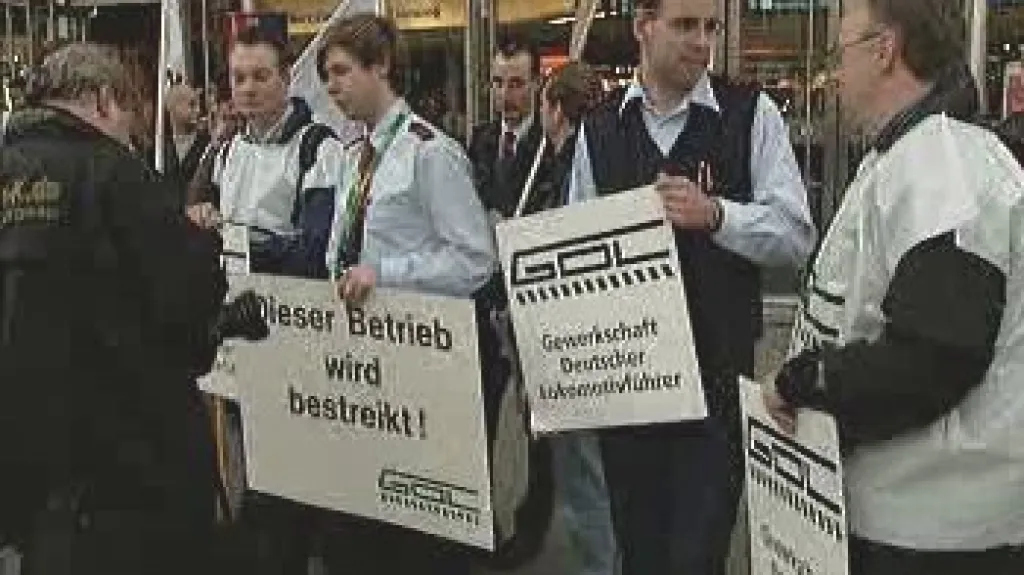 Stávkující železničáři