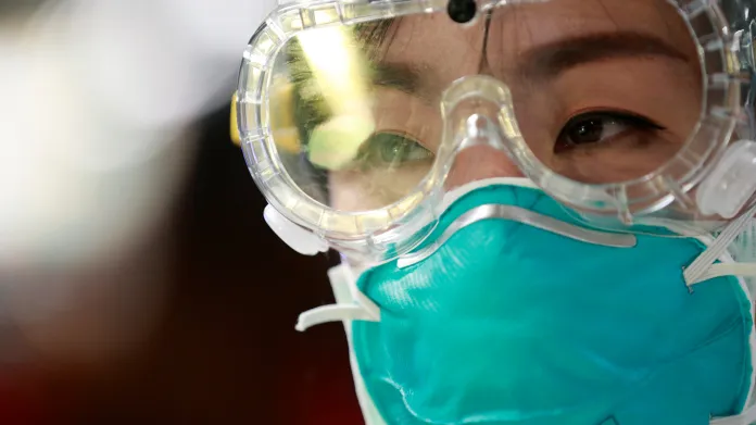 Události: Hygienici se připravují na možný výskyt koronaviru v Česku