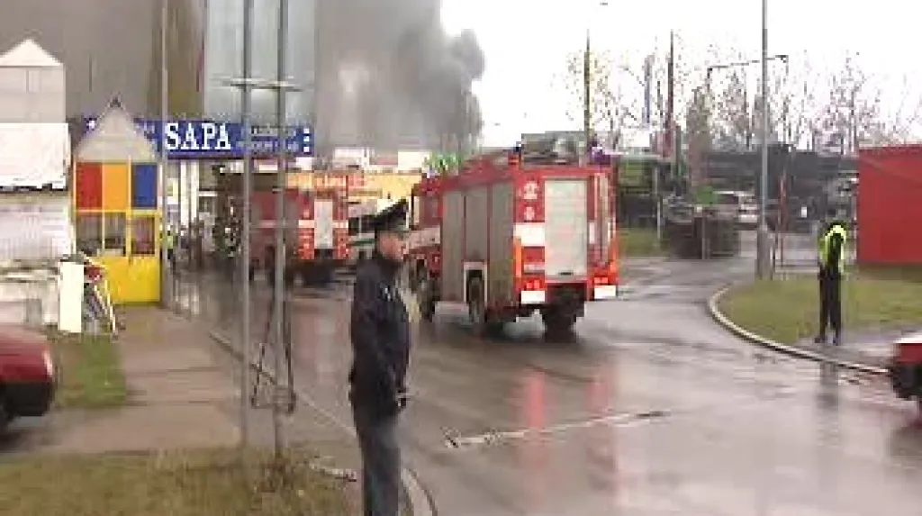 Ničivý požár v Praze Libuši