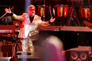 Nejúžasnější odchod do důchodu v historii popu. Elton John se loučil na Glastonbury