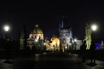 Hodina Země udeřila. Po celém světě zhasnou města i pamětihodnosti