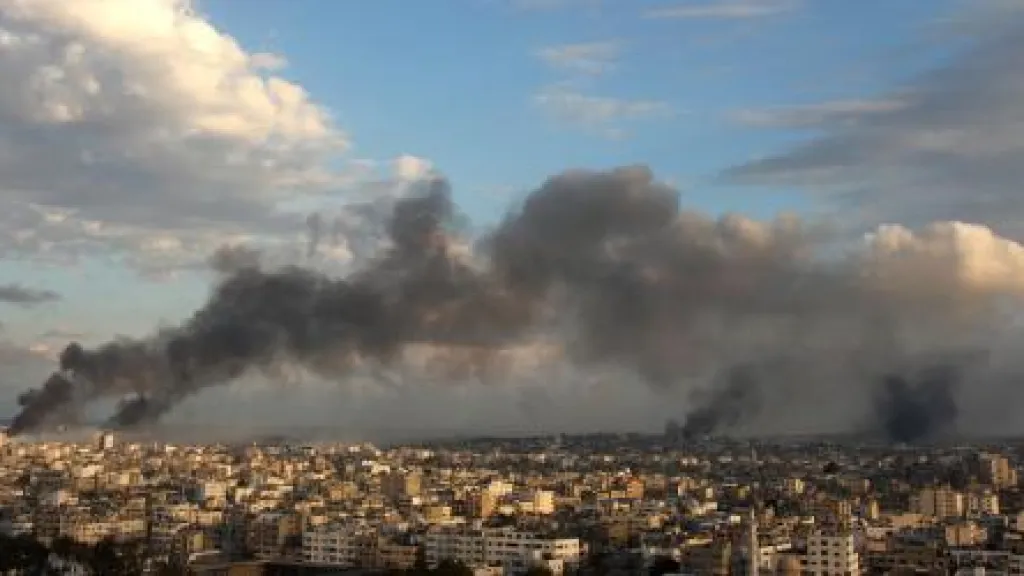 Kouř nad městem Gaza