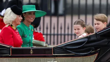 Ceremonie se zúčastnili také britská královna Camilla, princezna z Walesu Kate a princezna Charlotte s princem Georgem