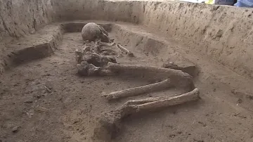 Podle uložení těla archeologové usoudili, že jde o kostru ženy