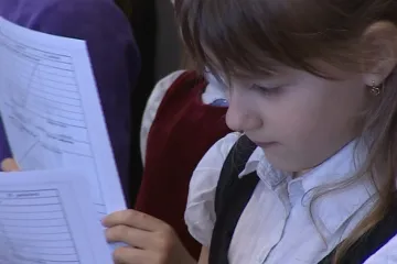 Školní rok je v polovině, školáci dostali vysvědčení