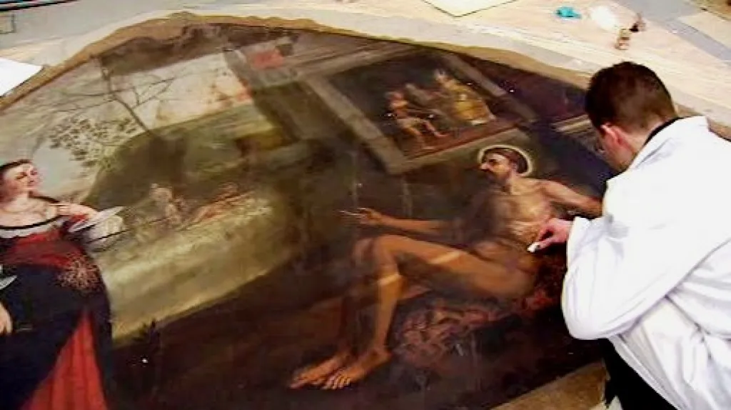 Restaurátor při práci