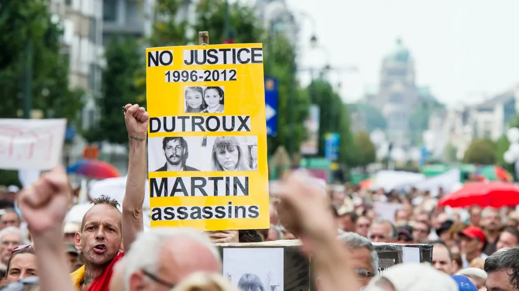 Protest proti propuštění Dutrouxovy ženy
