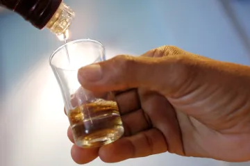 Stát na dani z lihu letos vybral méně než loni, navzdory jejímu zvýšení