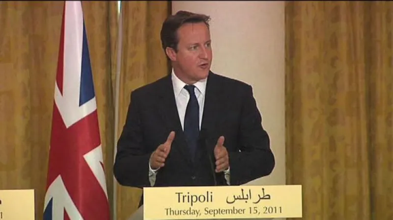 Cameron a Sarkozy slíbili povstalcům peníze