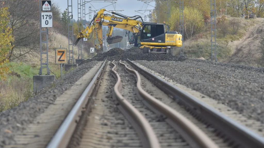 Oprava trati mezi Dalovicemi a Hájkem