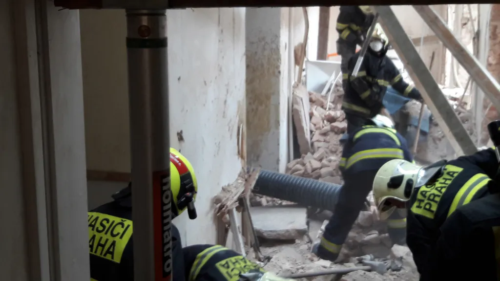 Zřícený dům v Mikulandské ulici v Praze