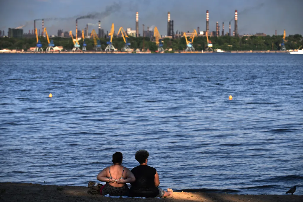 Velká část separatistického východu se zdá být nadobro ztracena, regiony sužuje devastace.