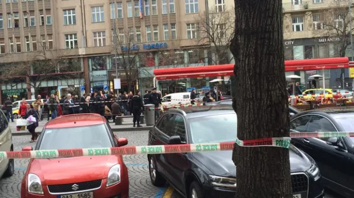 Policie uzavřela okolí Václavského náměstí