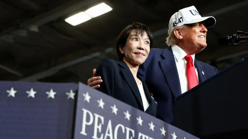 Japonská premiérka Sanae Takaičiová s prezidentem USA Donaldem Trumpem na snímku z 28. října 2025